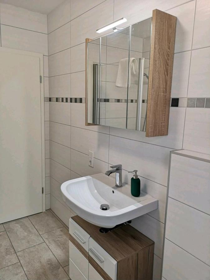 Modern Wohnen Ferienwohnung mit Wlan Netflix Parkplatz Bad Oeynhausen Exterior foto